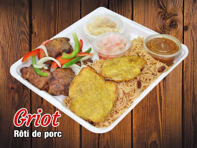 Assiette de griot et rôti de porc